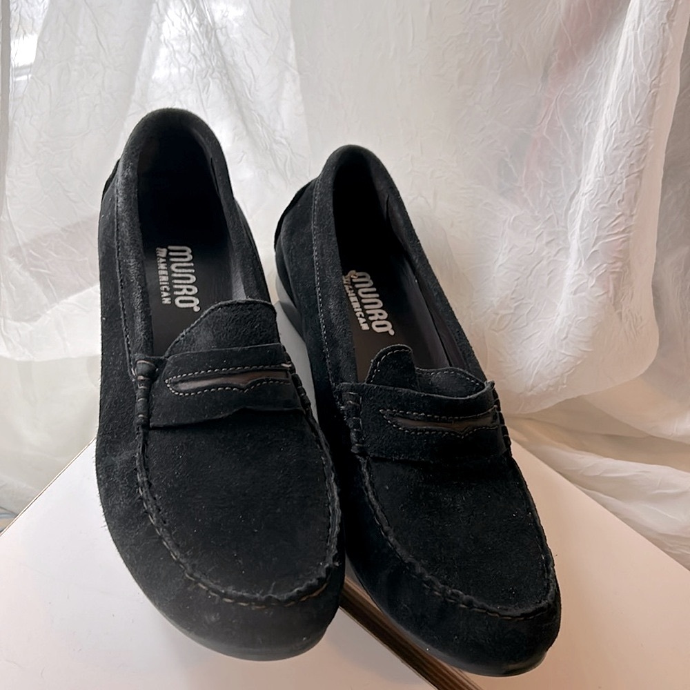 Munro American suede loafers wom 8.5 W